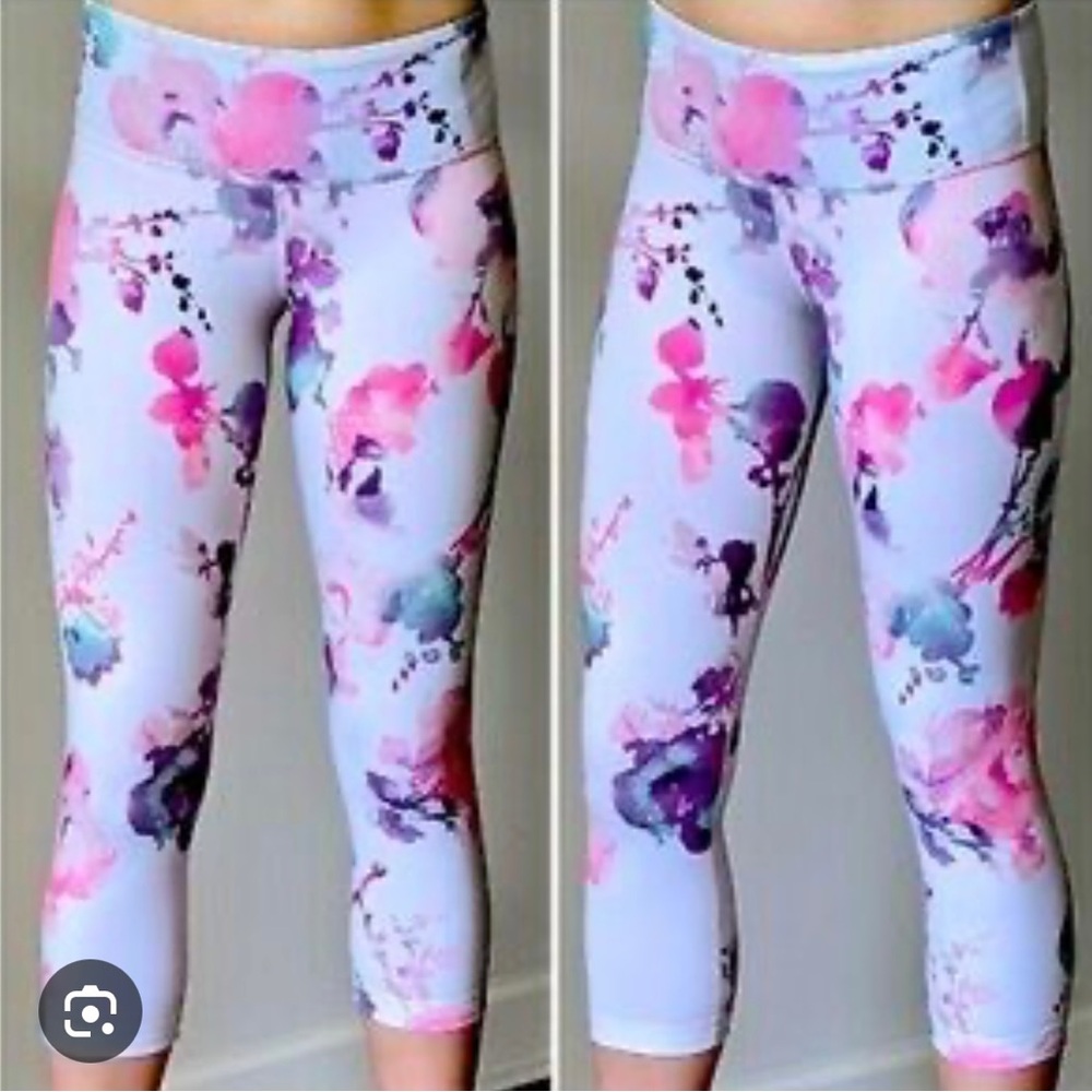 Wonder Under Cropped Blurred Blossom Leggings